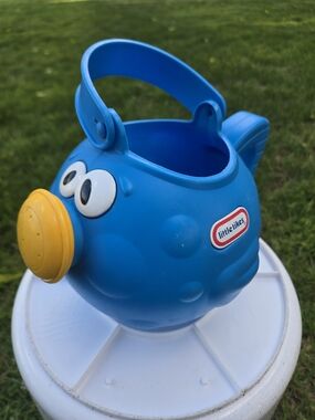 Little Tikes Blue Fish Watering Pail with Yellow Spout